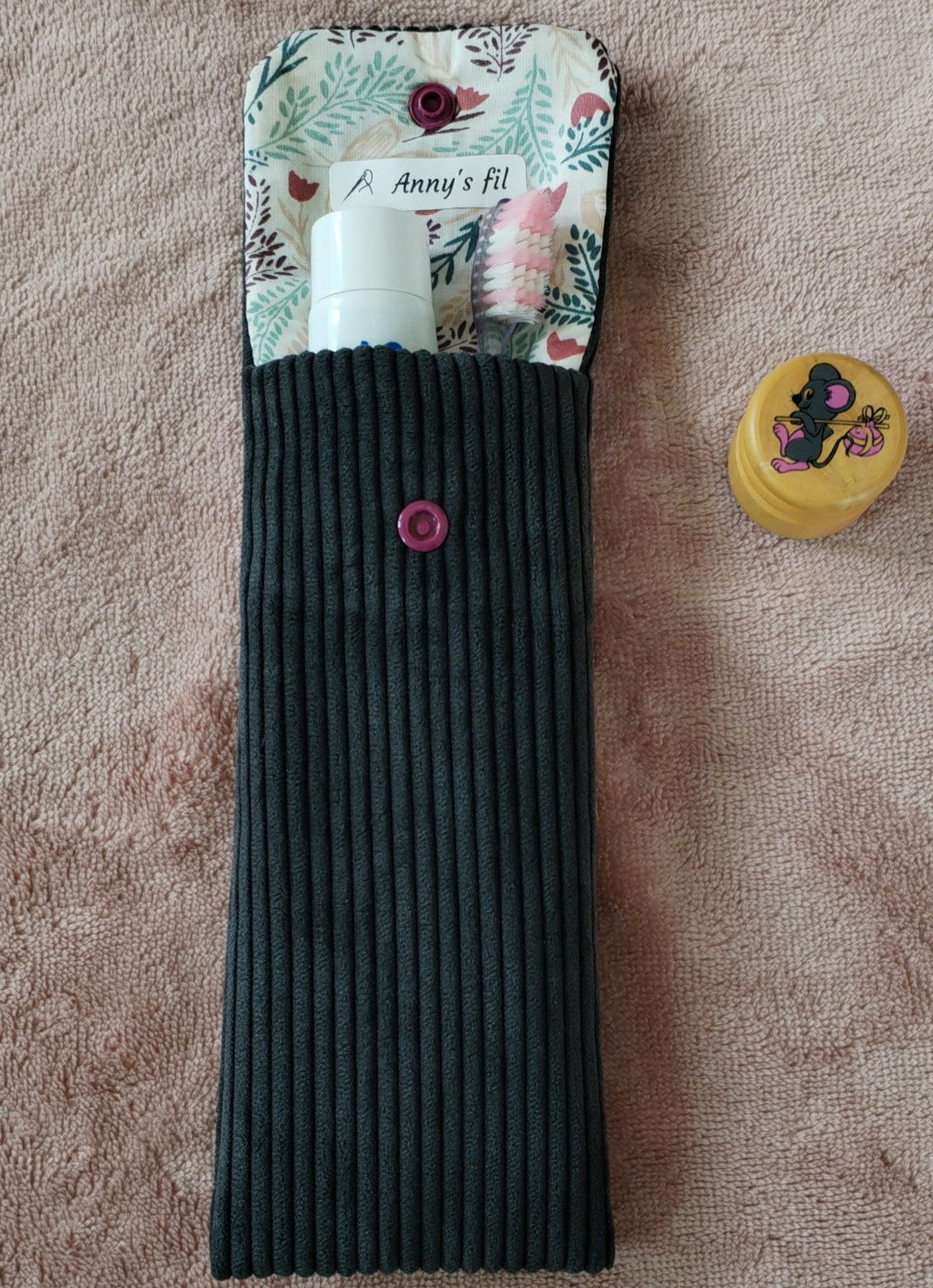 Etuis ( brosse à dent, maquillage, crayons......)