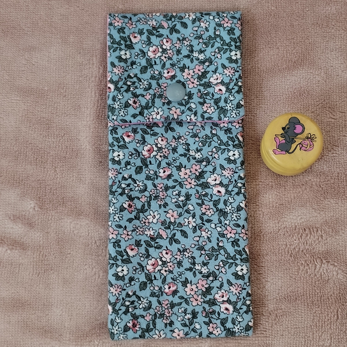 Etuis ( brosse à dent, maquillage, crayons......)