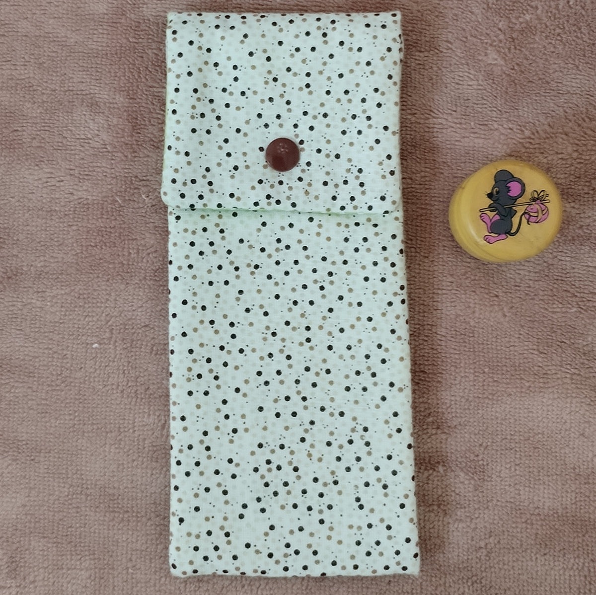 Etuis ( brosse à dent, maquillage, crayons......)