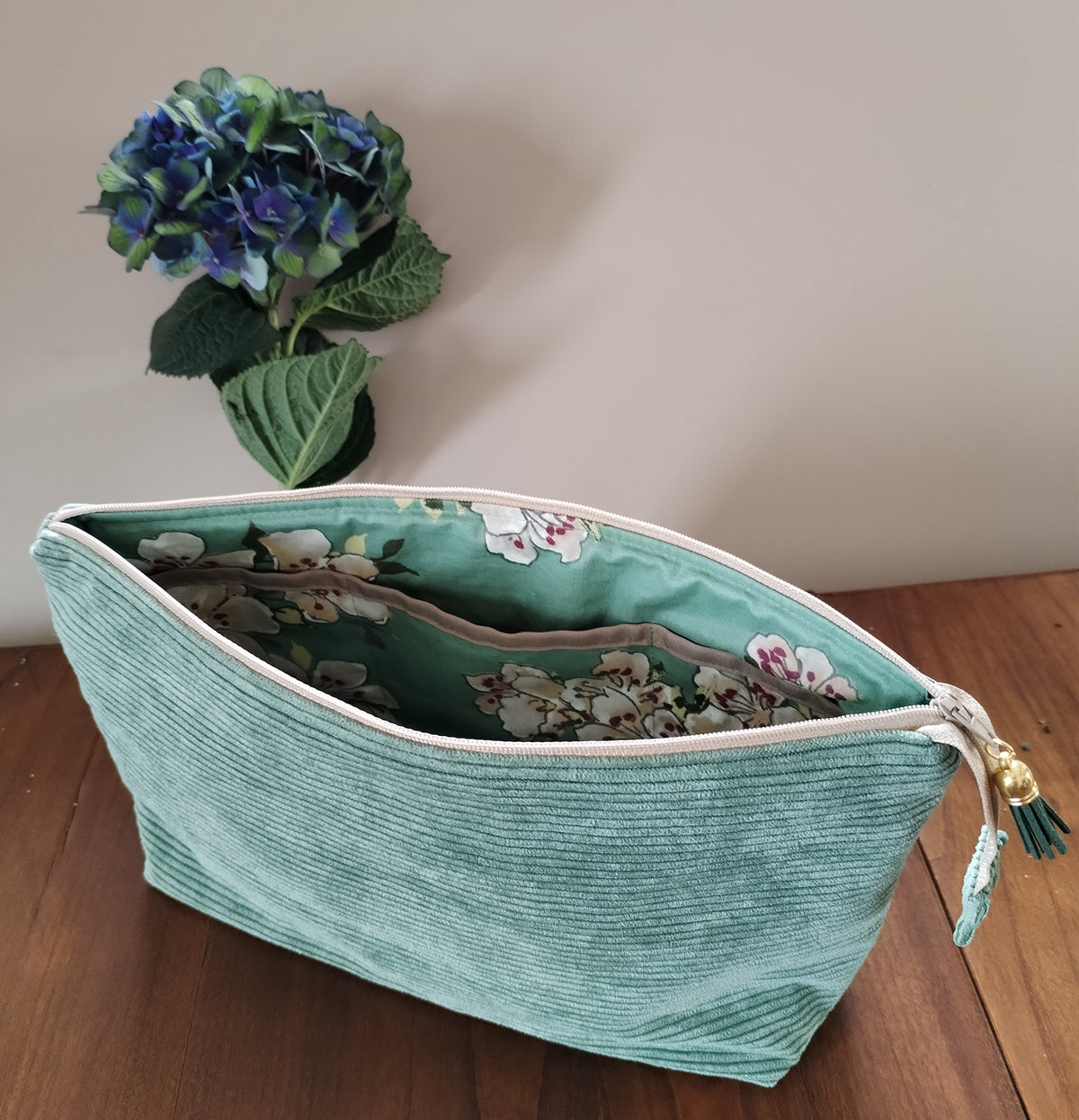 Trousse de toilette en velours côtelé