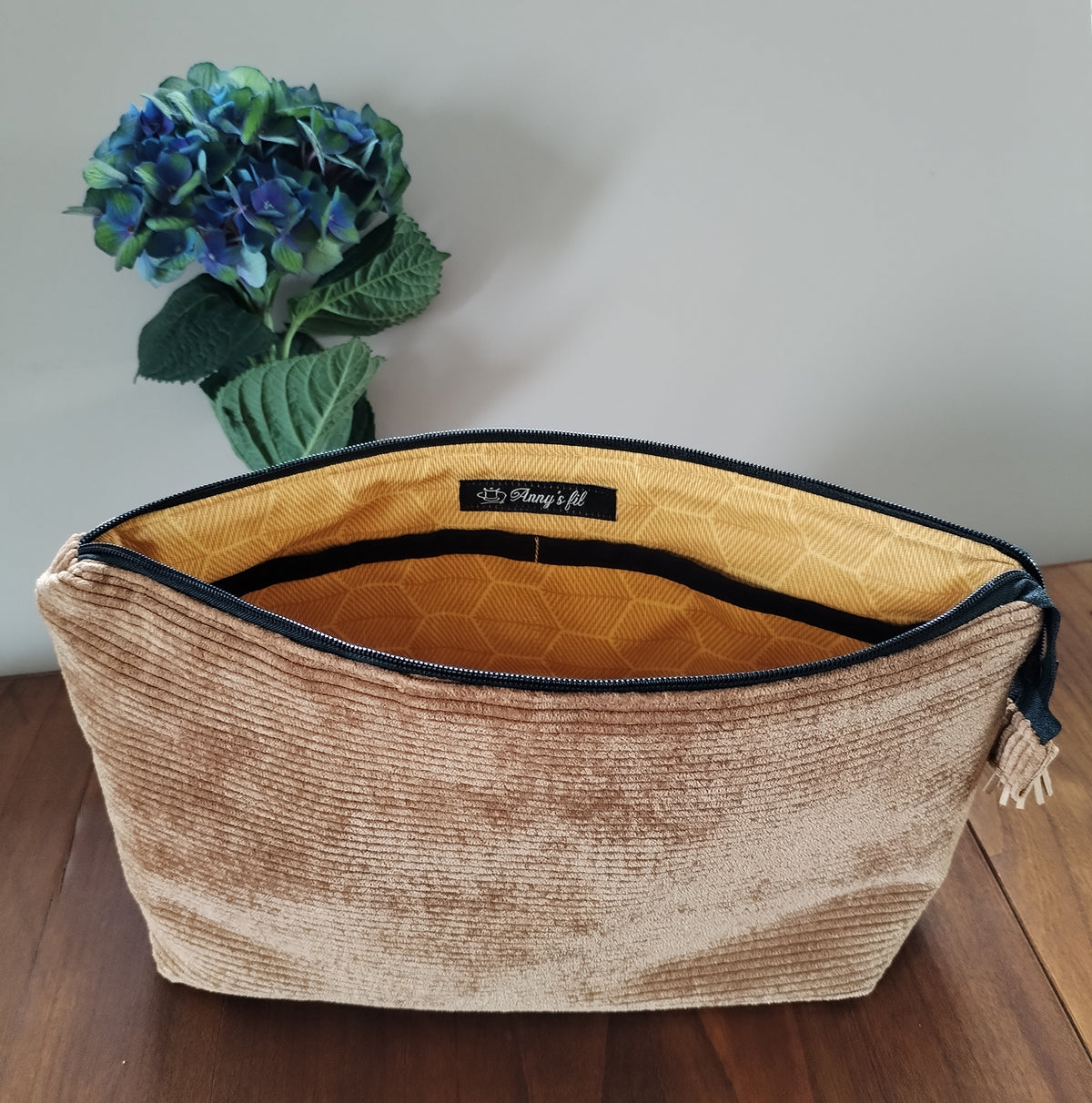 Trousse de toilette en velours côtelé