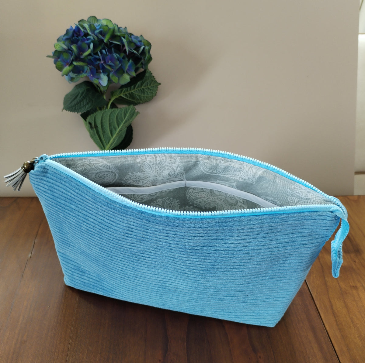 Trousse de toilette en velours côtelé
